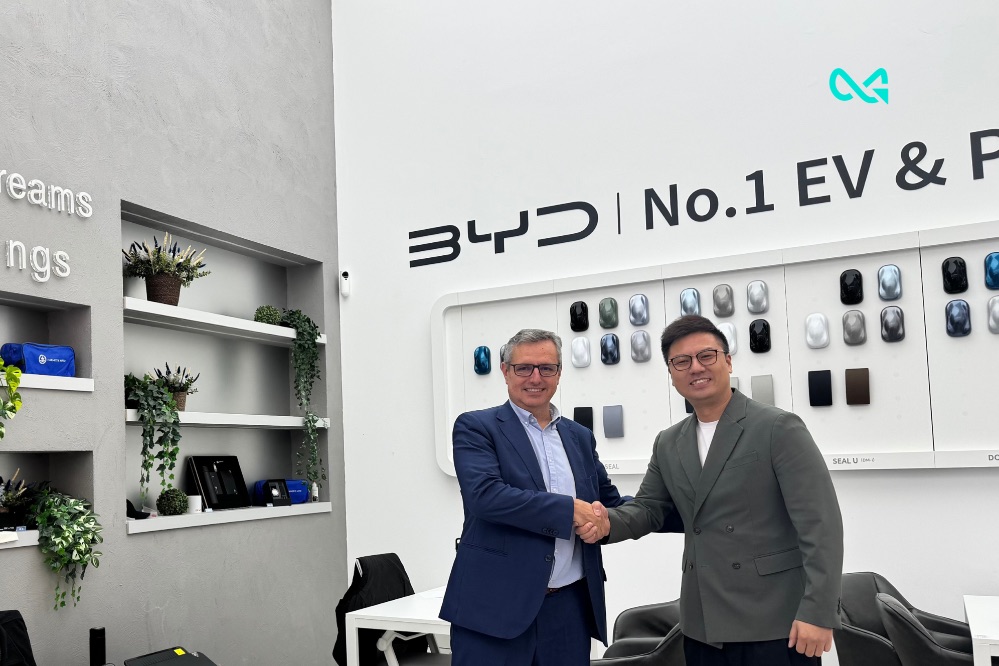 GarantiPRO y BYD Harmony Auto firman un acuerdo para integrar garantías mecánicas en la venta de vehículos y reforzar la experiencia de cliente en España.