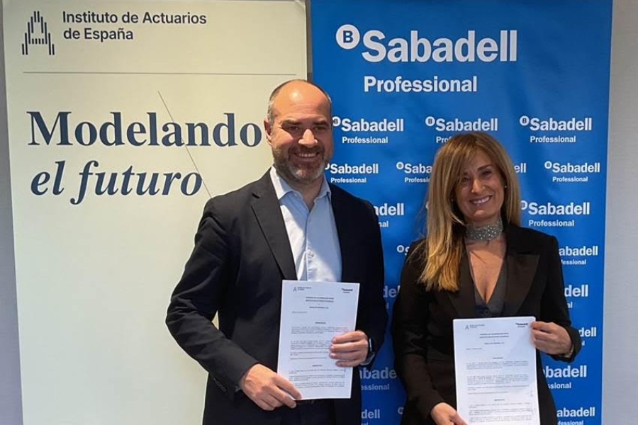 El Instituto de Actuarios de España firma un acuerdo con Banco Sabadell