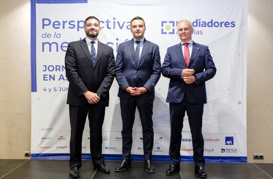 Mediadores Asturias reconoce a sus colegiados con 25 años de trayectoria