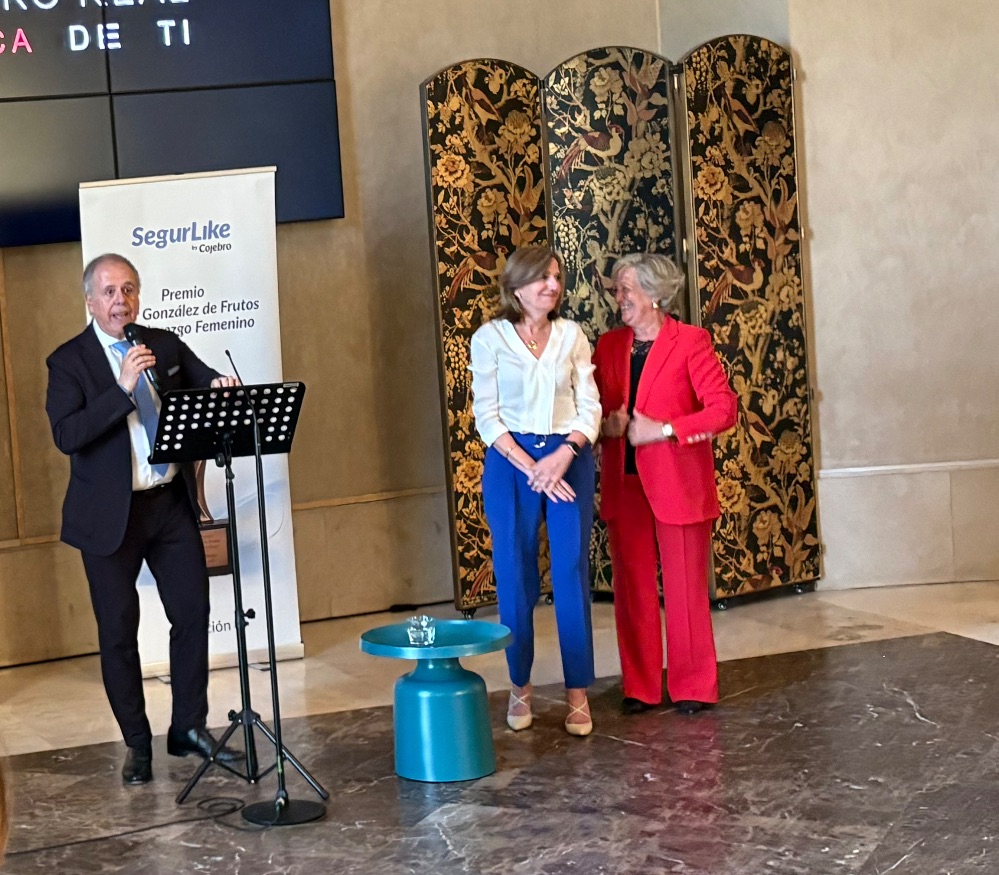 Mirenchu del Valle recibe la primera edición del Premio Pilar González de Frutos al liderazgo femenino