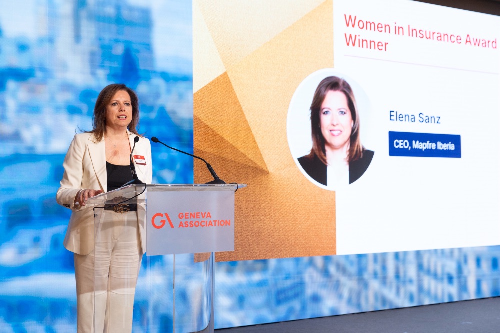 Elena Sanz recibe el Women in Insurance Award de la Asociación de Ginebra