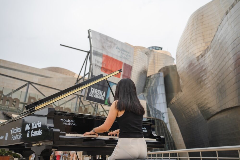 Fundación Occident y el Concurso Maria Canals llevarán ocho pianos de cola a las calles de Bilbao el 5 de junio para acercar la música a toda la ciudadanía.