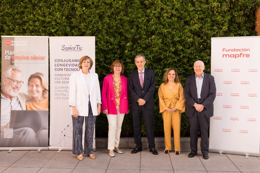 Fundación Mapfre y SeniorTic presentan una publicación centrada en la capacitación tecnológica de los sénior