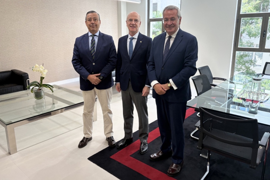 El presidente del Consejo General de Dentistas de España visita la sede de PSN