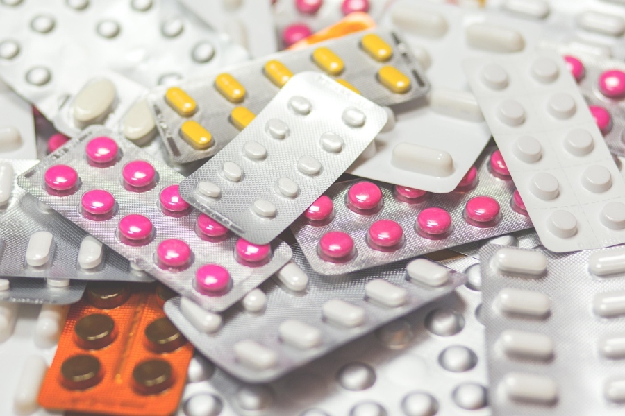 Sanitas aborda los riesgos de polimedicación