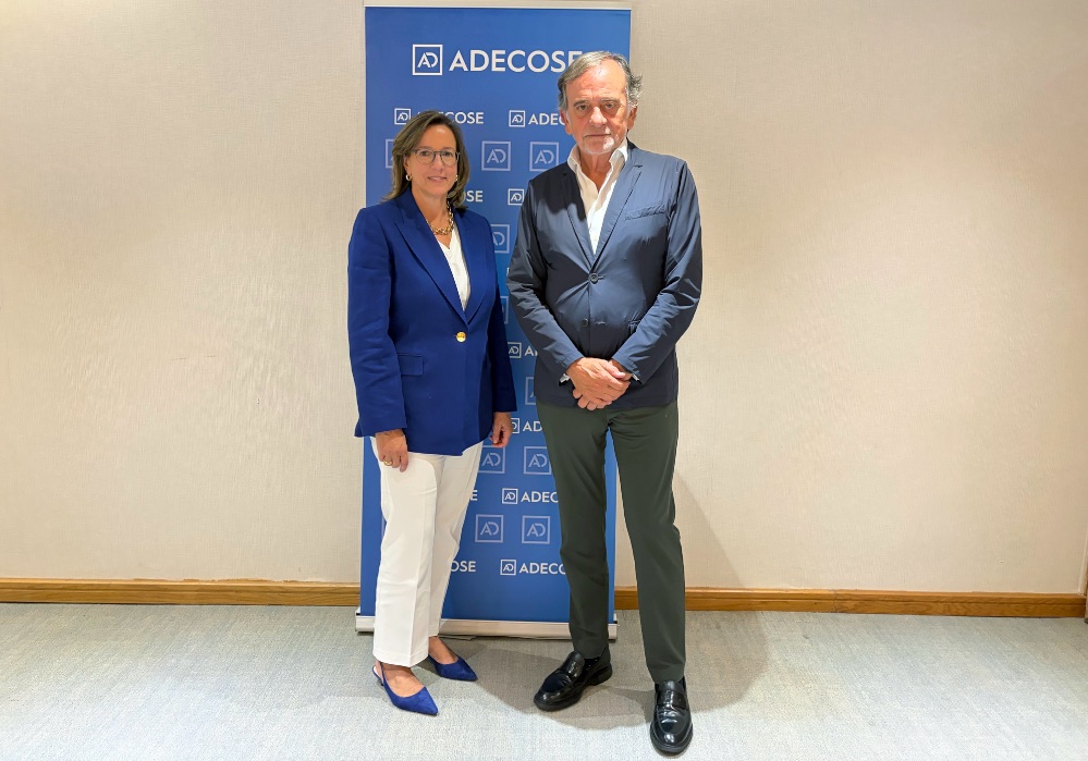 ADECOSE incorpora a Elcano Broker y analiza sus próximos proyectos junto a la directora general de AIG Iberia