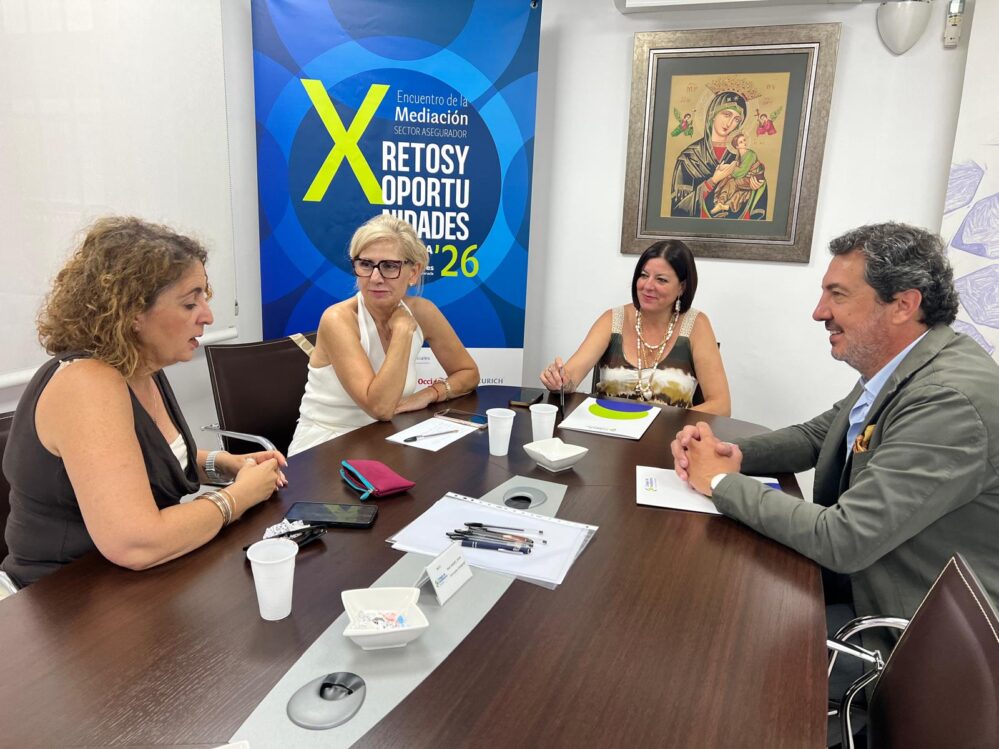 El Colegio de Mediadores de Granada y AXA renuevan su convenio para impulsar la formación continua, la profesionalización y el desarrollo de la mediación aseguradora.