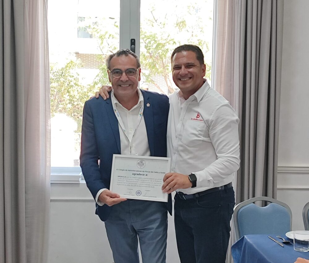 participa en el VIII Curso ‘Paco Gil’ en Algeciras, centrado en digitalización, IA, productividad y nuevas herramientas para administradores.