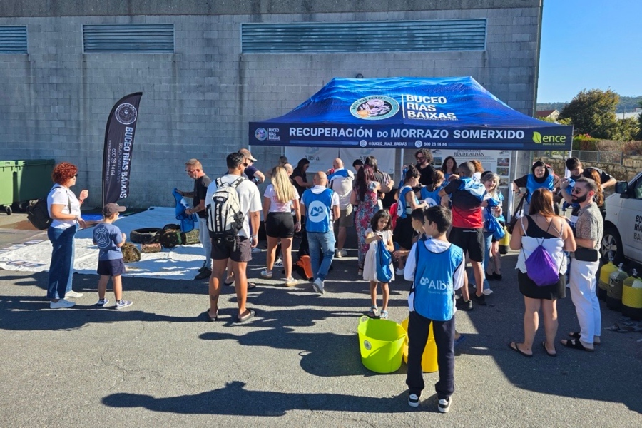 Grupo Albia celebra la IV jornada de limpieza marina en la ría de Aldán
