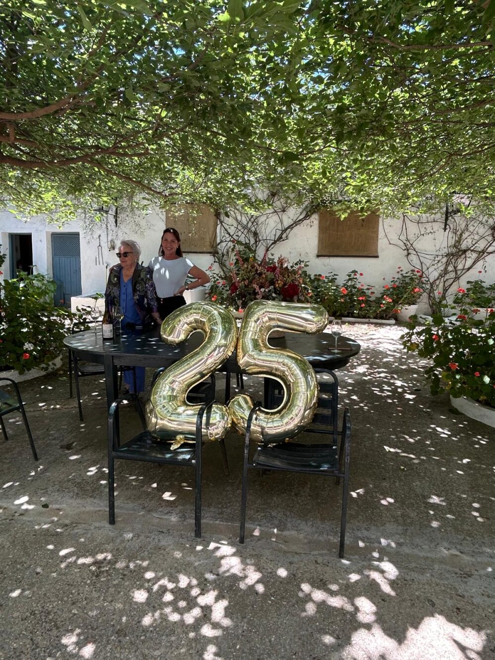 EPGSalinas homenajea a María José García Plata, directora general adjunta, por sus 25 años de trayectoria profesional en la correduría.