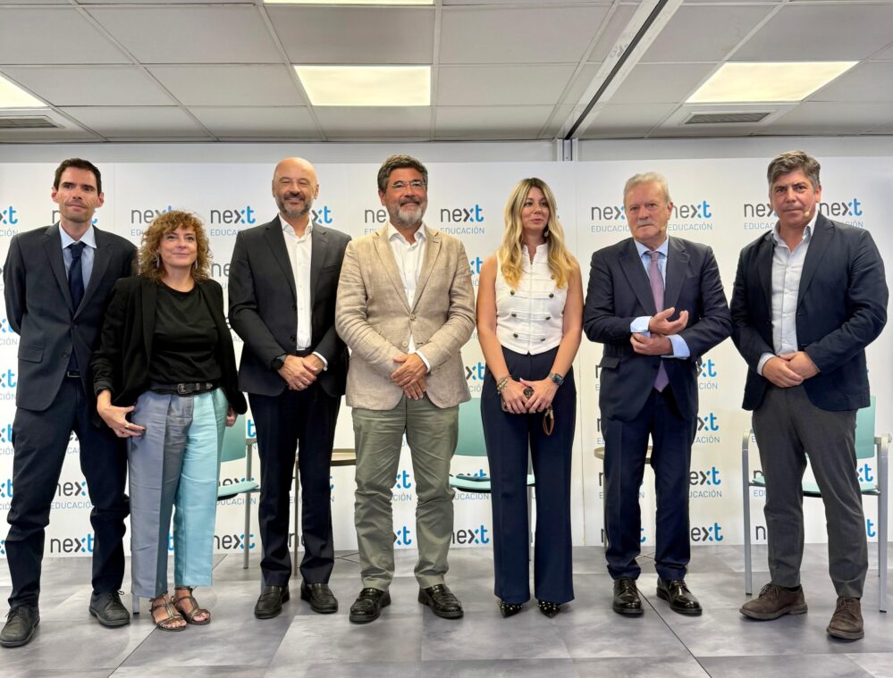 AXA y Correos presentan Pueblo Activo, un seguro gratuito para habitantes empadronados en municipios de menos de 500 habitantes.