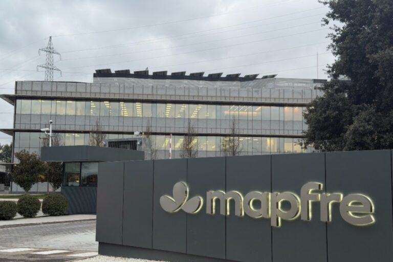 Mapfre aborda la incertidumbre financiera con su nueva campaña «¿Y si…?»