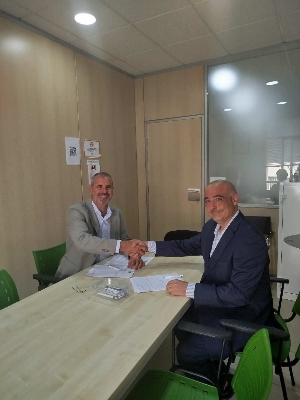 El Colegio de Málaga e Intermundial renuevan su colaboración para impulsar la formación y especialización en seguros de viaje.