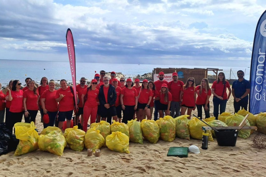 Cerca de 120 empleados de Occident participan en la IV edición de CleanUp Day